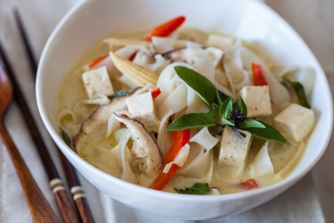 https://static-eu.insales.ru/images/products/1/5836/17200844/vegetable-curry-noodle-soup-recipe-1712-640x426.jpg
