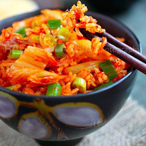 https://static-eu.insales.ru/images/products/1/6196/35035188/kimchi_fried_rice.jpg