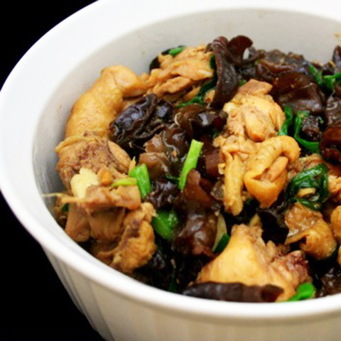 https://static-eu.insales.ru/images/products/1/6247/42948711/chicken_and_black_fungus_oyster_sauce.jpg