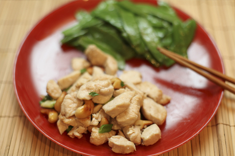 https://static-eu.insales.ru/images/products/1/6268/11139196/Chicken_with_ceshew_new_year.jpg