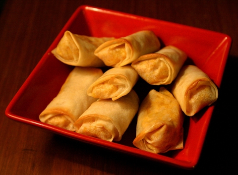 https://static-eu.insales.ru/images/products/1/6318/9689262/0956551001329656496_spring_rolls.jpg