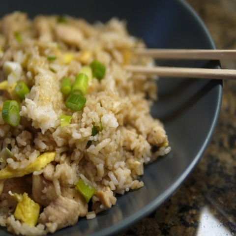 https://static-eu.insales.ru/images/products/1/6323/9689267/0669032001339239257_ChickenFriedRice.jpg