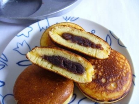 https://static-eu.insales.ru/images/products/1/6326/9689270/0183280001329673245_redbeanpastepancake_2.jpg