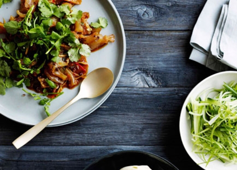 https://static-eu.insales.ru/images/products/1/6448/9689392/0150015001342084205_sychuan_beef.jpg