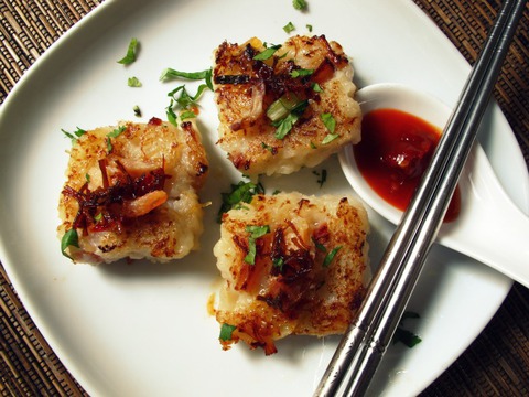 https://static-eu.insales.ru/images/products/1/6589/24205757/daikon_cake.jpg