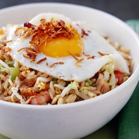 https://static-eu.insales.ru/images/products/1/6636/85785068/nasi_goreng.jpg