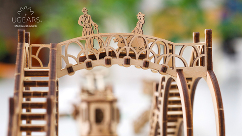 Деревянные конструкторы Ugears. Модель Трамвайная линия (коллекция Механический город)