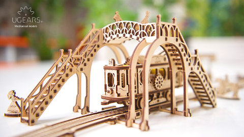Деревянные конструкторы Ugears. Модель Трамвайная линия (коллекция Механический город)