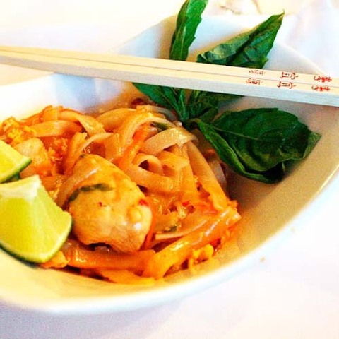 https://static-eu.insales.ru/images/products/1/7136/38353888/thai_penang_noodles.jpg