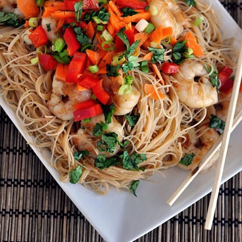 https://static-eu.insales.ru/images/products/1/7442/44227858/hoisin_rice_noodles.jpg
