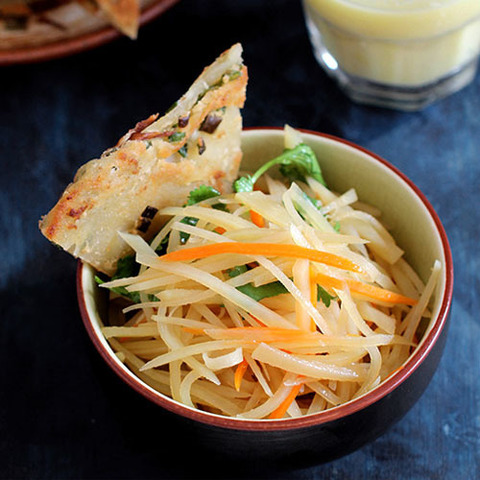 https://static-eu.insales.ru/images/products/1/7950/84942606/chinese_potato_salad.jpg