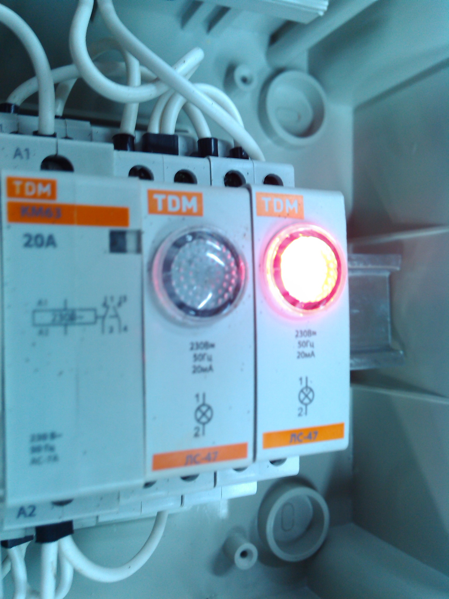 вольтметр цифровой 380в на дин рейку. индикатор в щиток. автомат абб реле напряжения 63. индикатор напряжения в щиток. световой индикатор фаз iek mif10-400.