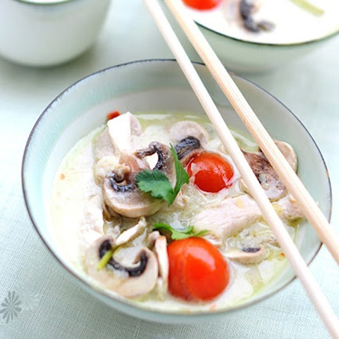 https://static-eu.insales.ru/images/products/1/845/104227661/tom-kha-tomatoes.jpg
