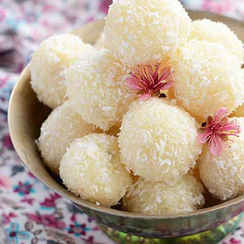 https://static-eu.insales.ru/images/products/1/975/48022479/coconut_ladoo.jpg